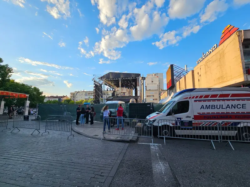 On-site cover at a concert in Podgorica